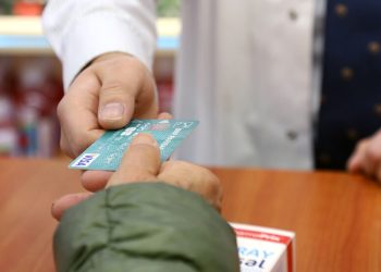 Déremboursements : les ménages modestes, personnes âgées et celles en mauvaise santé plus impactés