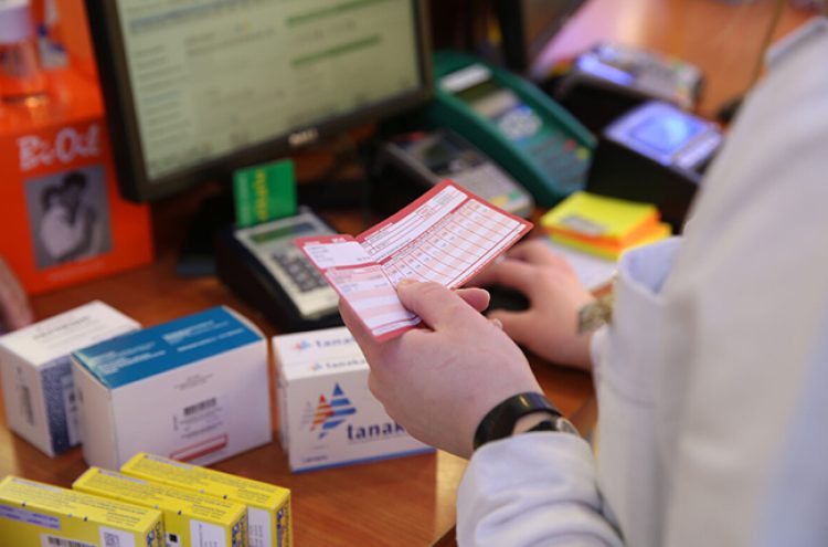 PHARMACIE OFFICINE VENTE DE MEDICAMENTS CARTE MUTUELLE